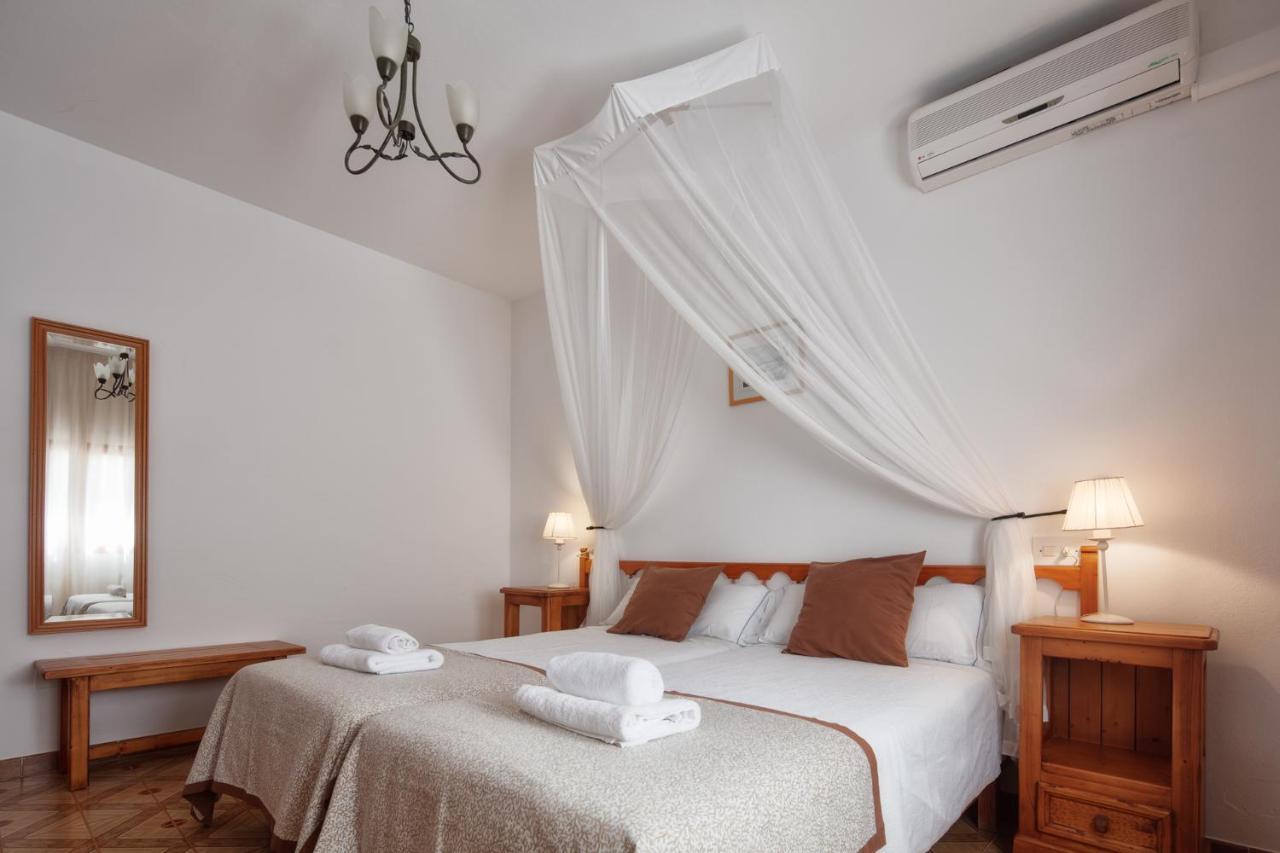 Alojamientos Turisticos Cardona - Apartamento 1 Hab. Standart Es Pujols Exterior foto